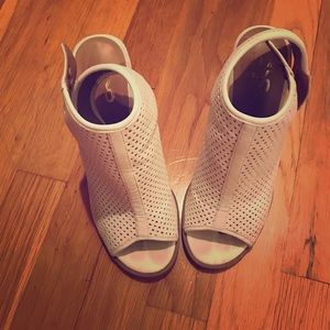 Mix No. 6 Perforated White Wedges w Wooded Heel